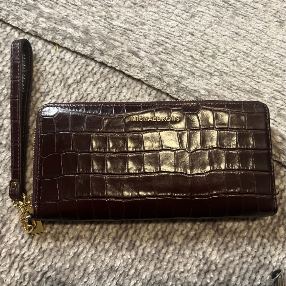 EUC Michael Kors Travel Continental Croc Embossed Merlot Leather Wristlet Wallet